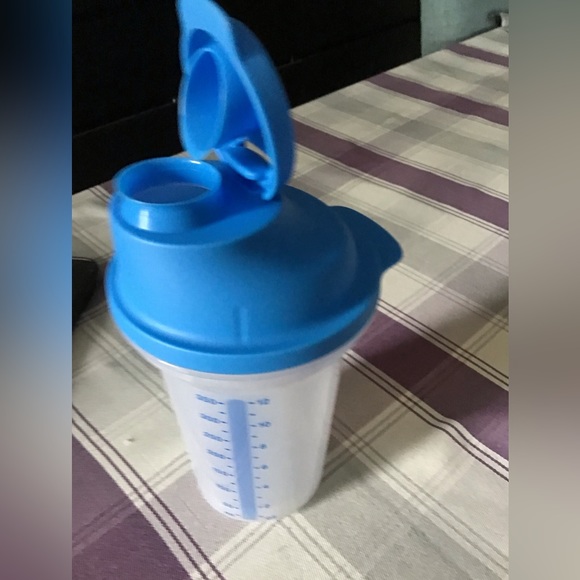 Tupperware Measuring Cup - Picture 2 of 3